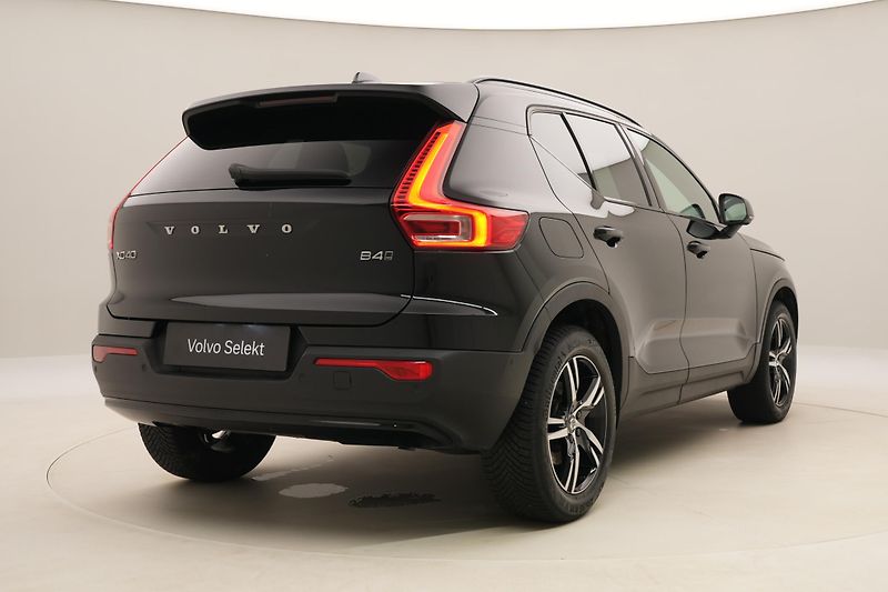 Volvo XC40 B4 AWD DARK PLUS AUT CZ - fotka 13 z 58