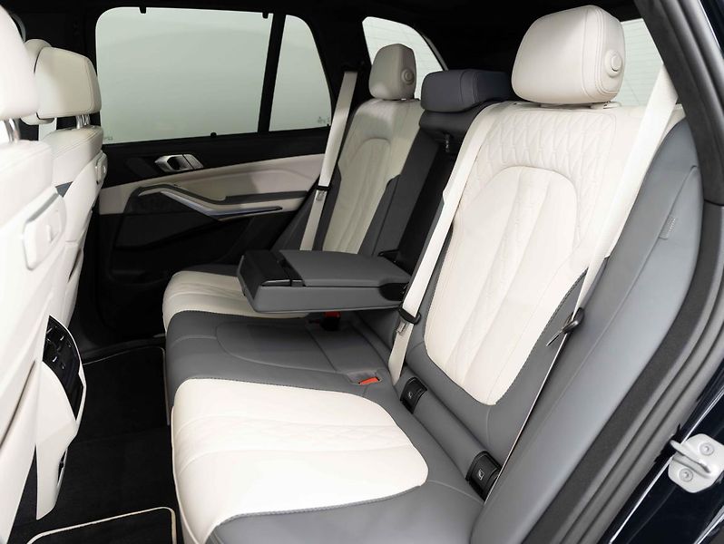 BMW X5 xDrive50e - fotka 22 z 24