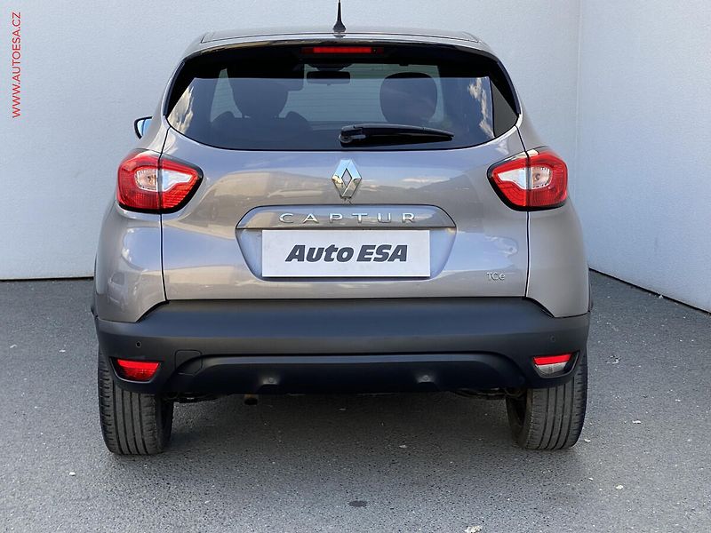 Renault Captur (2015) 0.9 TCe, Dynamique, +kola - fotka 5 z 17