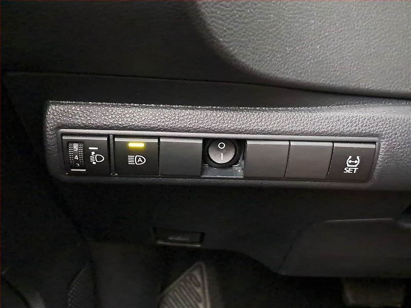 Toyota Corolla (2023) 1.5 VVT-i - fotka 21 z 21
