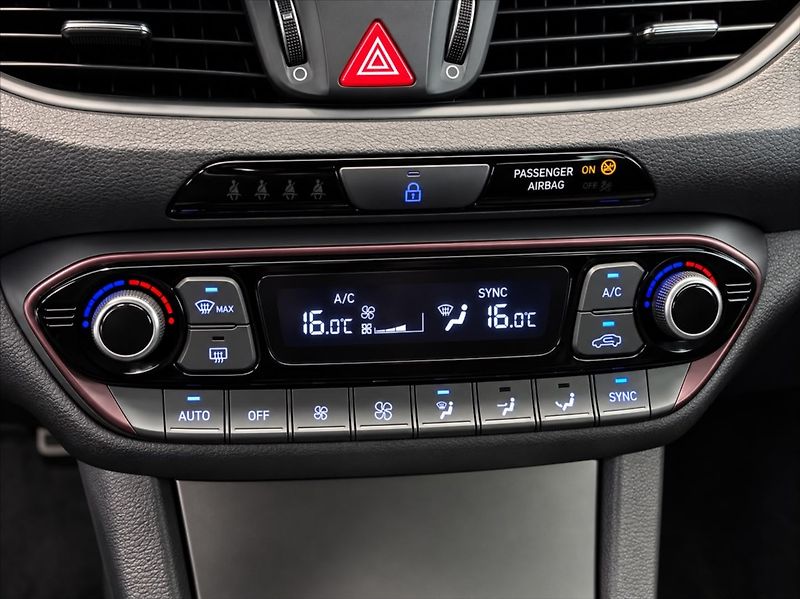 Hyundai i30 1,4 TGDI STYLE PREMIUM PANO - fotka 17 z 18