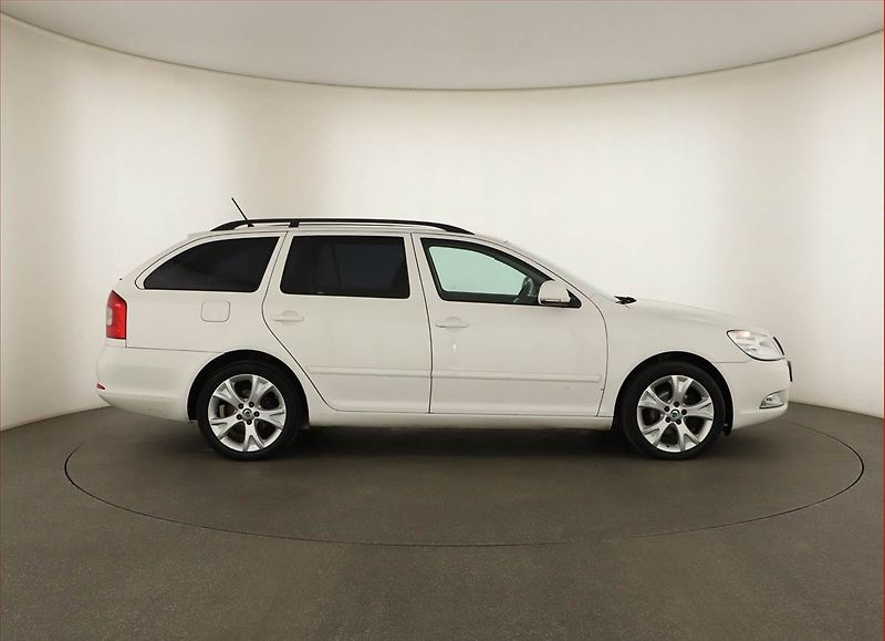 Škoda Octavia (2011) 2.0 TDI, nová STK, Tažné - fotka 6 z 12