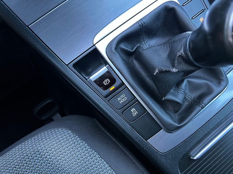 Volkswagen Passat TDI-ALU-NAVI-PLNÝ SERVIS - fotka 35 z 45