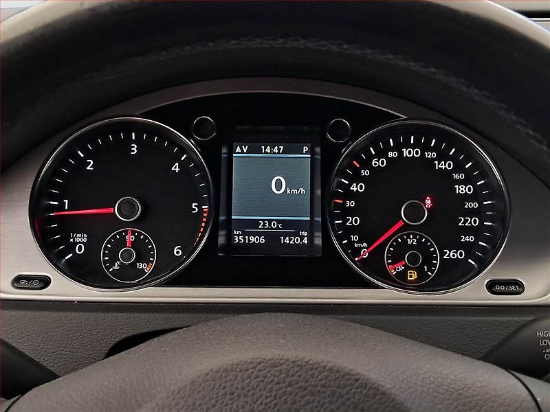 Volkswagen Passat (2012) 2.0 TDI, 4X4, Automat - fotka 11 z 20