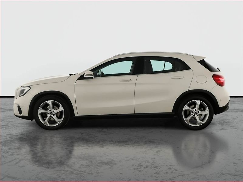 Mercedes-Benz GLA (2017) 180, Automat, Kůže, Navi - fotka 3 z 20