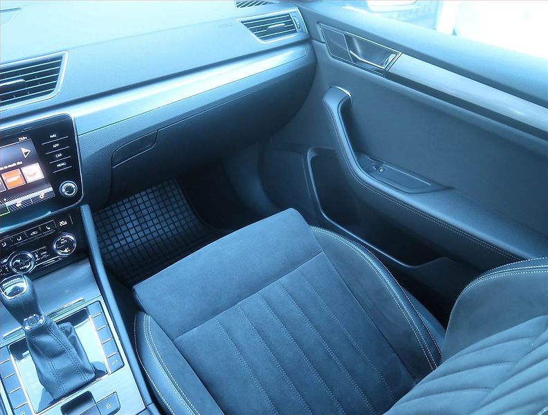 Škoda Superb (2023) Style 2.0 TDI - fotka 8 z 17