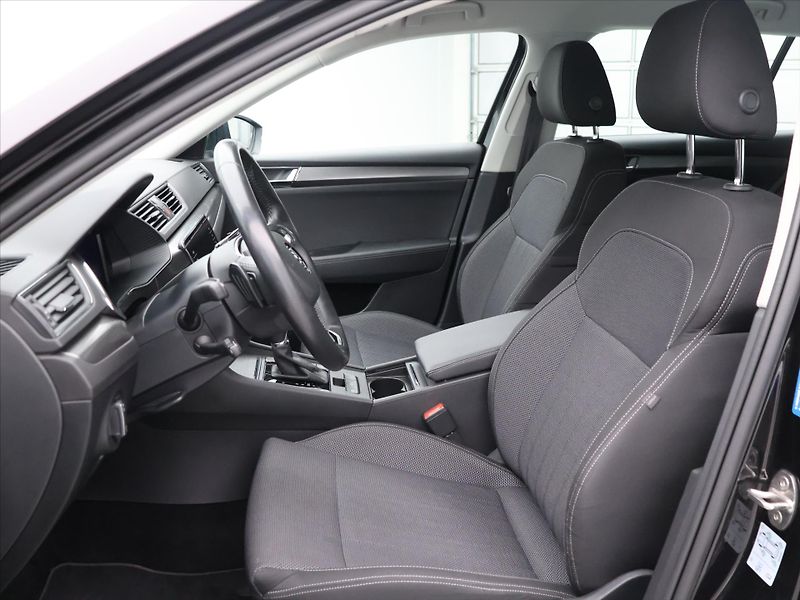Škoda Superb 2,0 TDI 147kW DSG CZ Style DPH - fotka 11 z 36