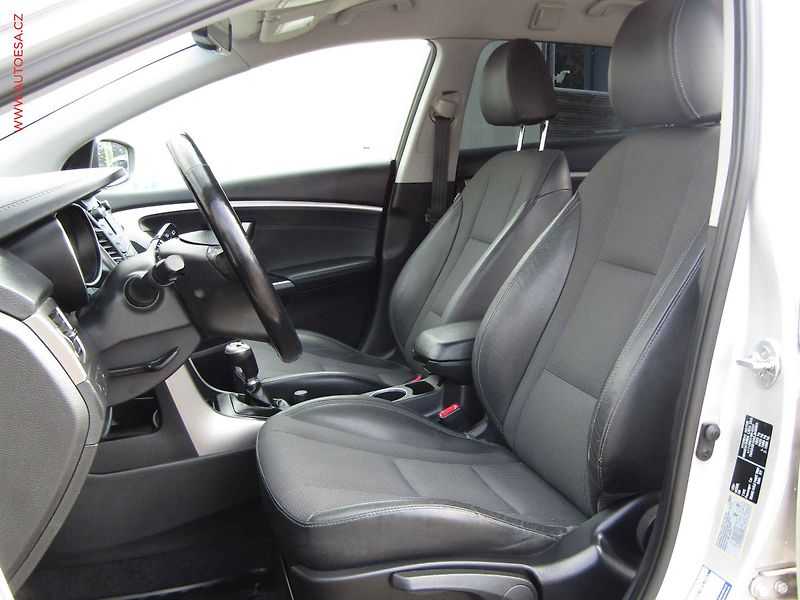 Hyundai i30 (2013) 1.6 CRDi, ČR, AC, tempo - fotka 9 z 21