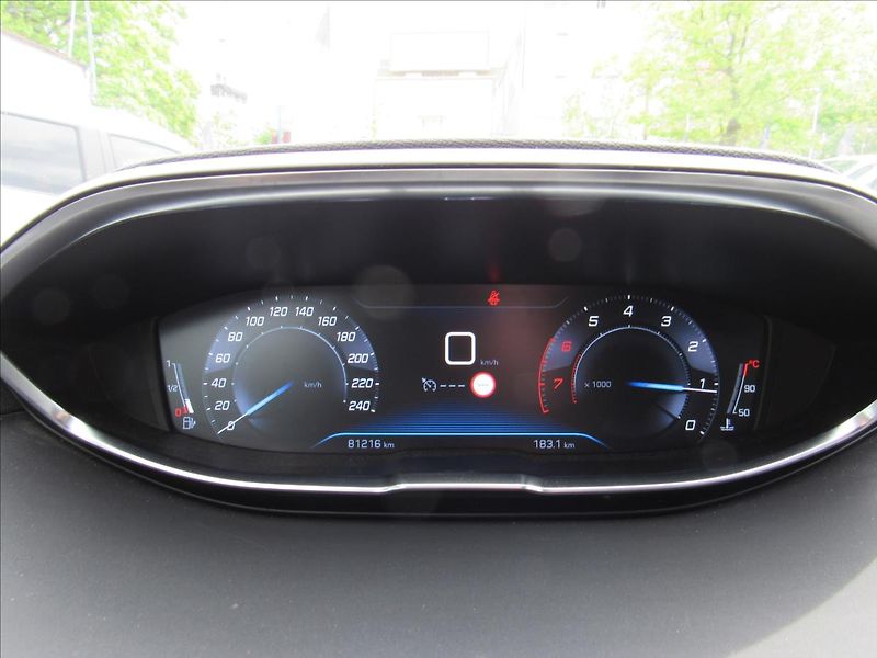 Peugeot 3008 1,2 96kW Allure 1.majitel - fotka 13 z 34