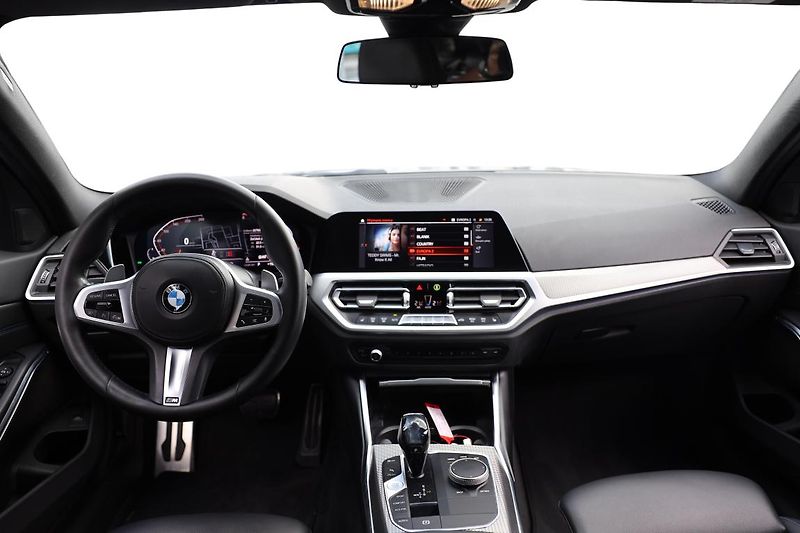 BMW Řada 3 320d xDrive Touring - fotka 11 z 14