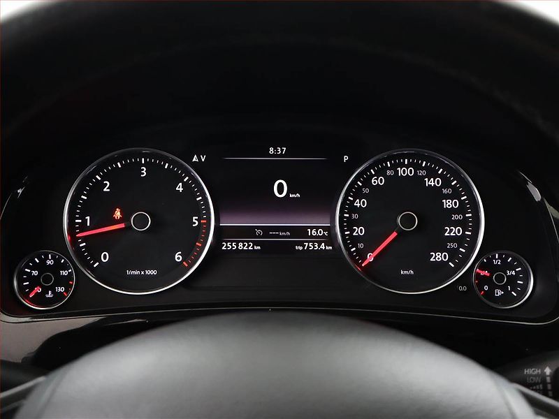 Volkswagen Touareg (2012) Business 3.0 TDI, 4X4 - fotka 9 z 23