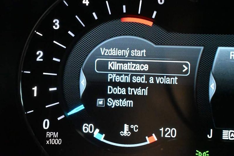 Ford Mondeo (2022) 2.0 140 KW LED SONY ACC 8AT EC - fotka 31 z 41