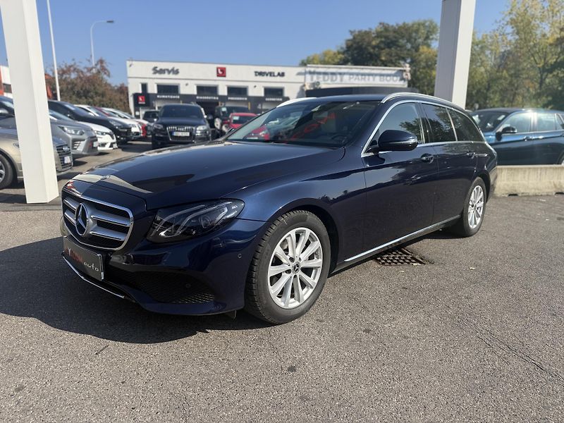 Mercedes-Benz Třídy E 200 CDi - fotka 2 z 23
