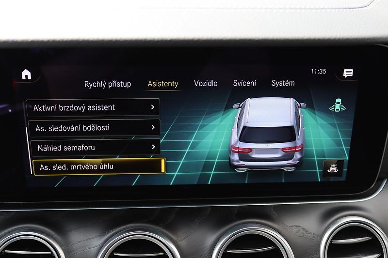 Mercedes-Benz Třídy E E 300D 4MATIC KOMBI AMG 195kW - fotka 34 z 50