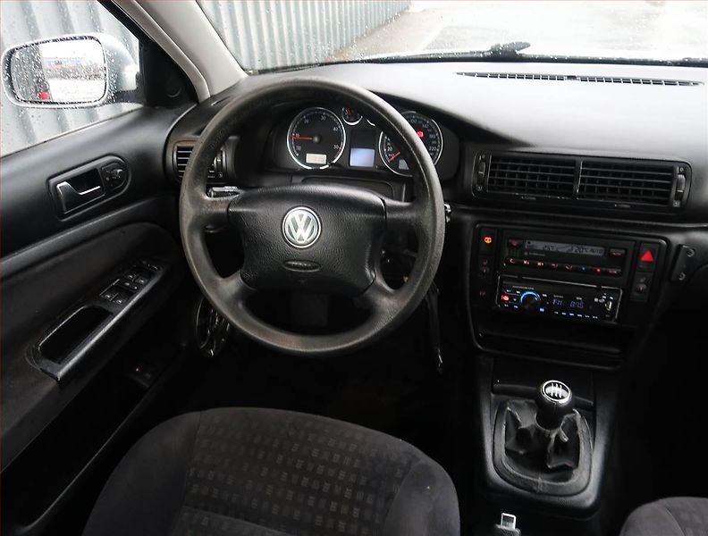 Volkswagen Passat (2005) 1.9 TDI, nová STK, Klima - fotka 7 z 16