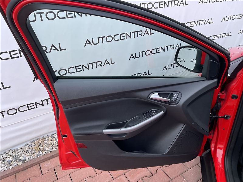 Ford Focus 1,0 i,92kW,ČR,DPH,STK 7/28 - fotka 19 z 22