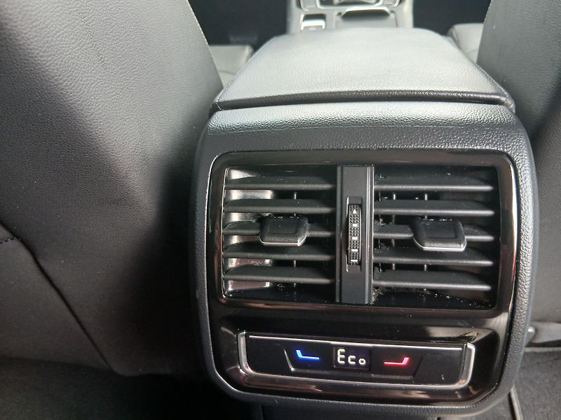 Volkswagen Passat GTE Plug-in hybrid, kůže - fotka 47 z 58