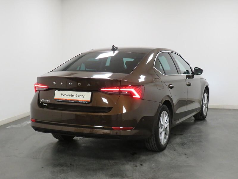 Škoda Octavia - fotka 2 z 25