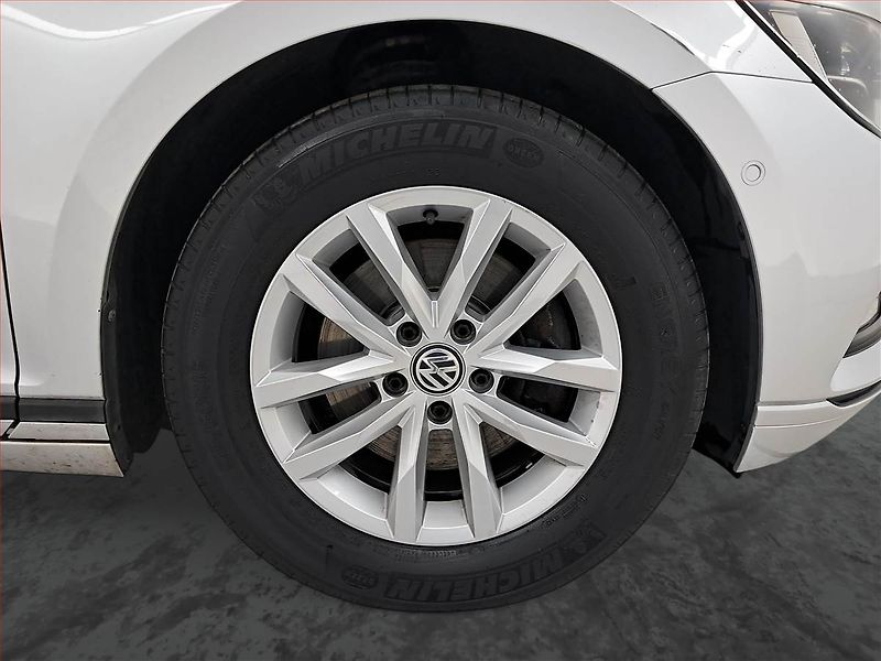 Volkswagen Passat (2016) 2.0 TDI, Tempomat - fotka 14 z 19