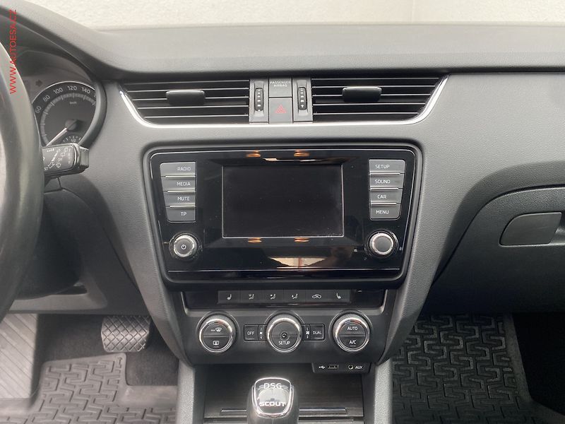 Škoda Octavia (2015) 2.0 TDi 4x4, ČR, servis - fotka 12 z 17