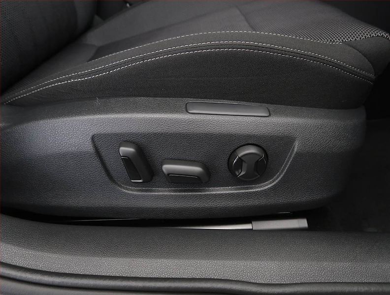 Škoda Superb (2023) Style 2.0 TDI, digi klima - fotka 24 z 29