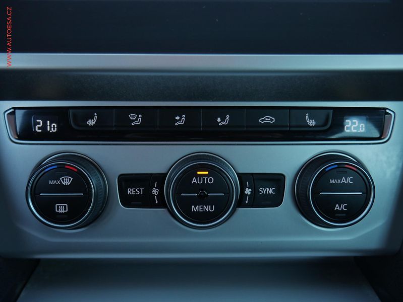 Volkswagen Passat (2018) 2.0TDi, DSG, navi - fotka 16 z 24