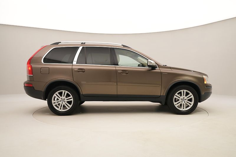 Volvo XC90 D5 AWD EXECUTIVE AUT CZ 7míst - fotka 13 z 37