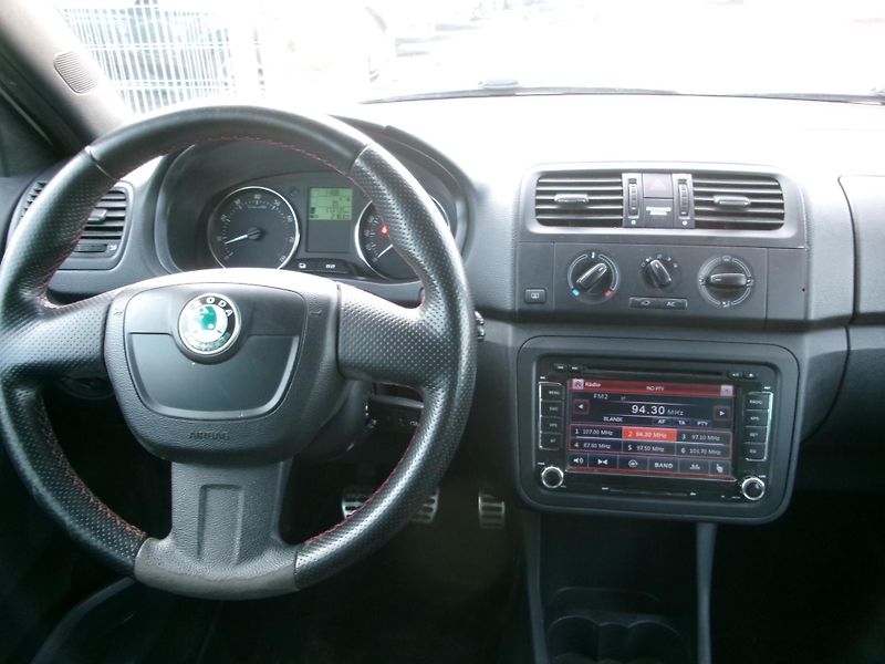 Škoda Fabia (2012) 1,2 TSI KLIMA ALU HF BT - fotka 21 z 25
