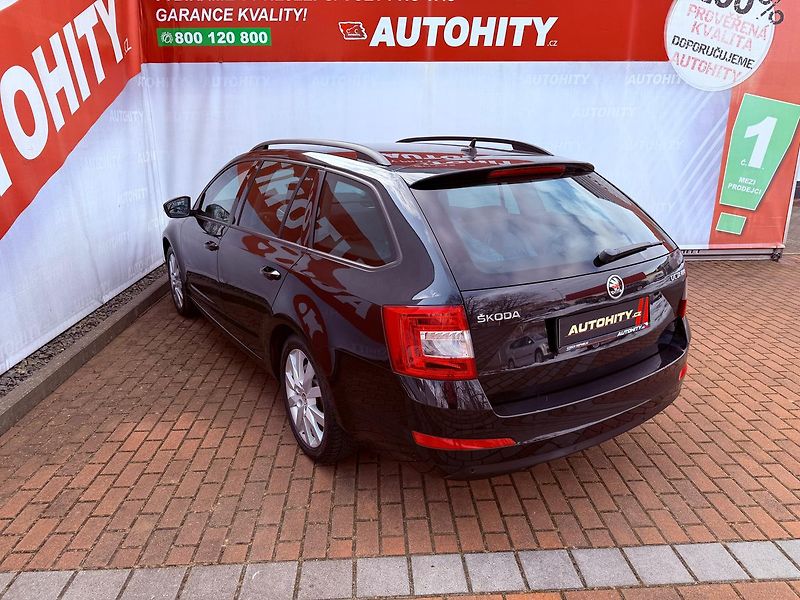 Škoda Octavia 2.0 TDi DSG Style, Navi - fotka 8 z 25