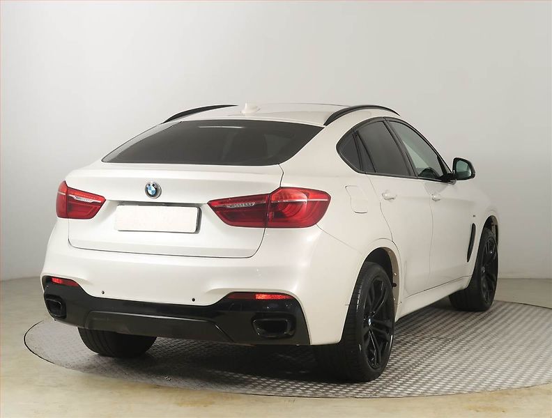 BMW X6 (2018) M Paket xDrive40d - fotka 5 z 25
