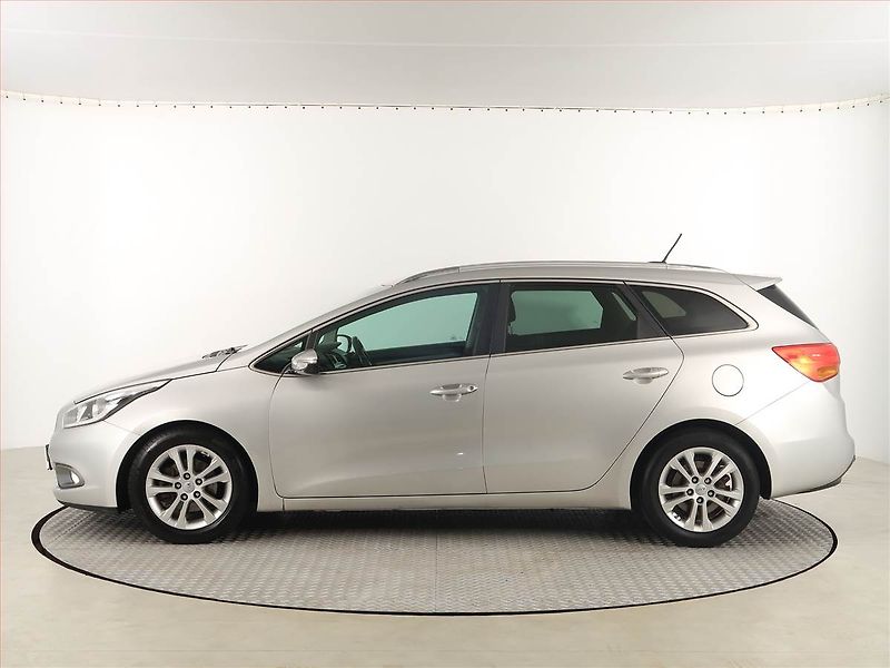 Kia Ceed (2013) Gold 1.6 GDI, Automat, Navi - fotka 3 z 18