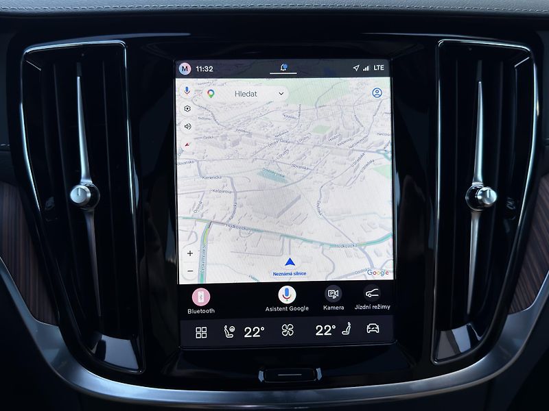 Volvo V60 T8 AWD ULTRA DARK // 335 kW - fotka 32 z 57