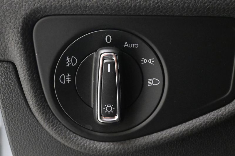 Volkswagen Touran 1,6 TDI 85kW Navi Senzory - fotka 26 z 30