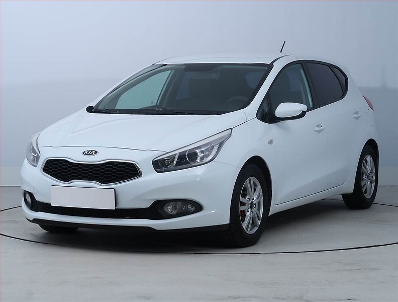 Kia Ceed (2015) 1.4 CVVT, Serv.kniha, Tempomat - fotka 2 z 18