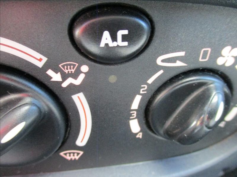 Renault Mégane 1,4 i, klima, serv. kniha, - fotka 21 z 32