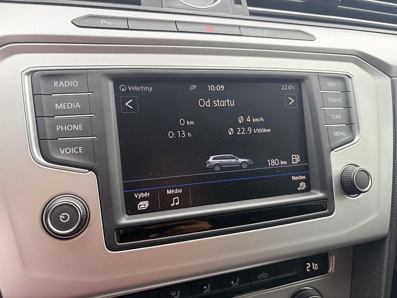 Volkswagen Passat 2.0TDI 110KW MATRIX REZERVACE - fotka 33 z 62