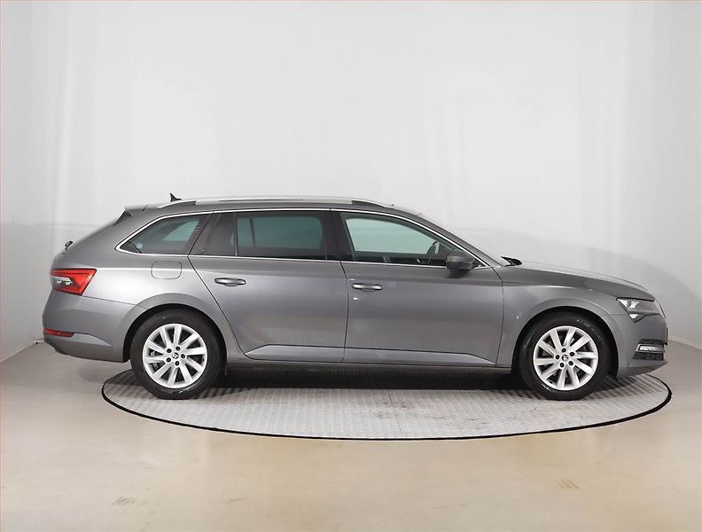 Škoda Superb (2022) Style 2.0 TDI - fotka 6 z 30