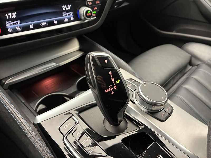 BMW Řada 5 3,0 540i 245kW xDrive DPH - fotka 24 z 34