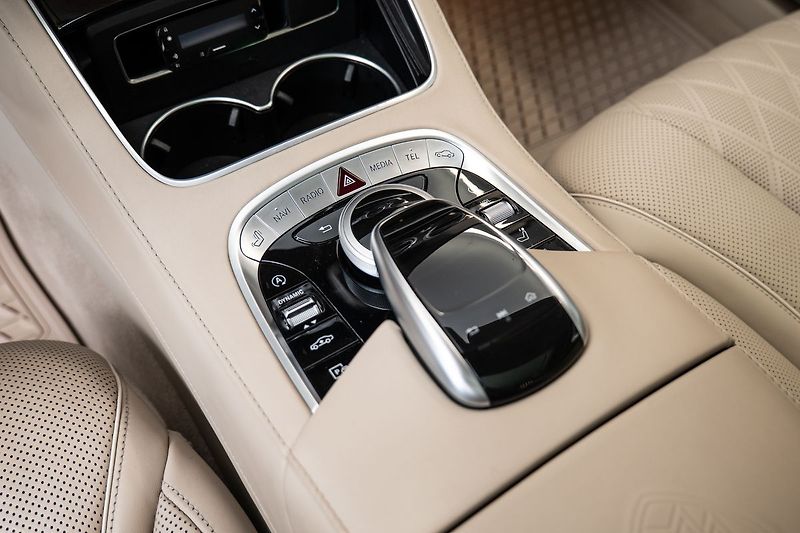 Mercedes-Benz Třídy S Maybach 4MATIC - fotka 17 z 26