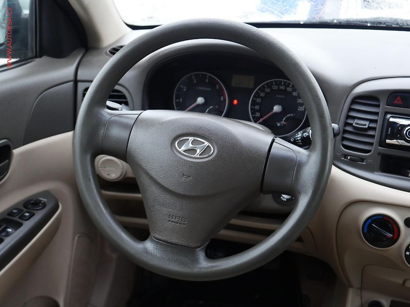 Hyundai Accent (2007) 1.5 CRDi, 1.maj,ČR, TZ, park - fotka 13 z 17