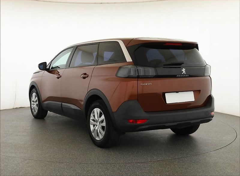 Peugeot 5008 (2021) 1.5 BlueHDi, 7 míst, Tempomat - fotka 4 z 18