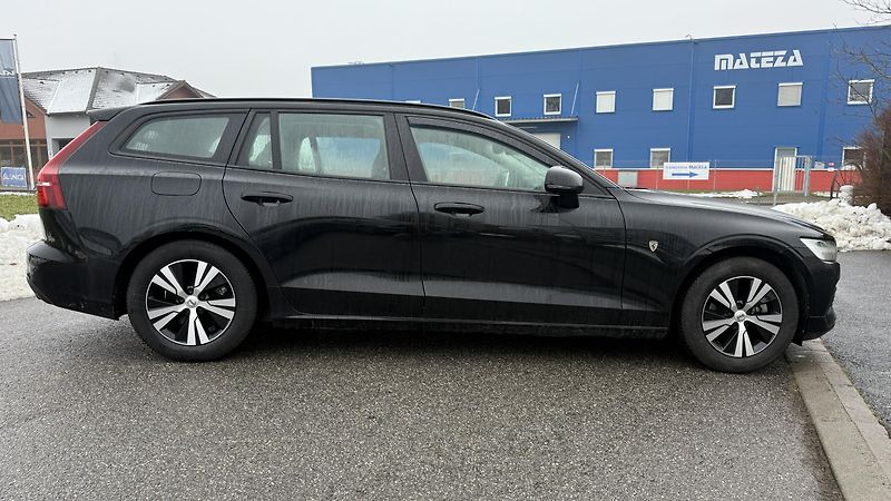 Volvo V60 (2019) D4 140KW AUTOMAT - fotka 5 z 17