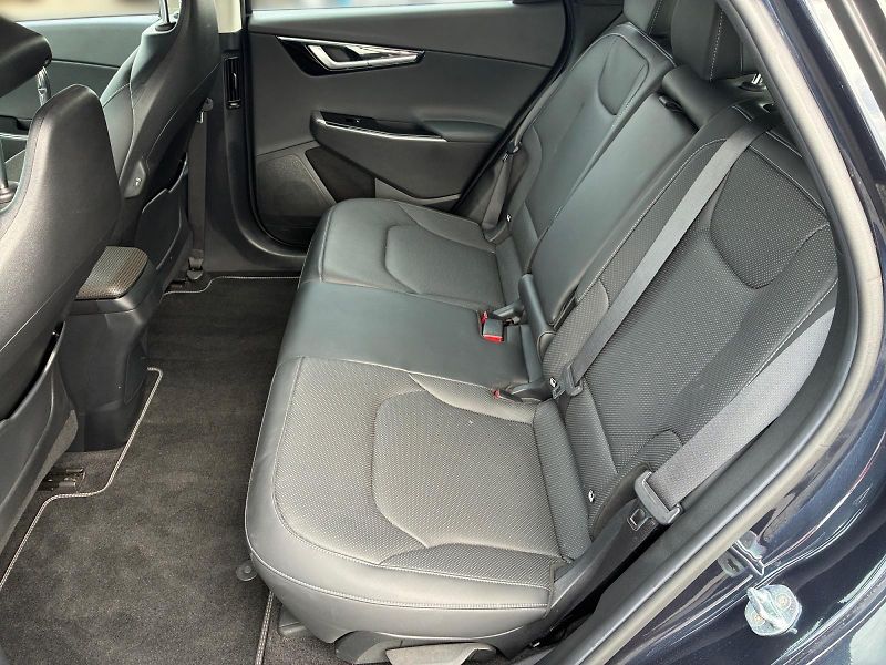 Kia EV6 (2022) EARTH 77kWh 168kW CZ DPH - fotka 8 z 11