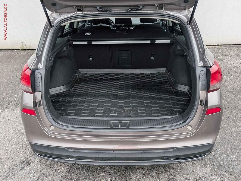 Hyundai i30 (2022) 1.5 T-GDi, 1.maj,ČR, STK7/28 - fotka 7 z 17
