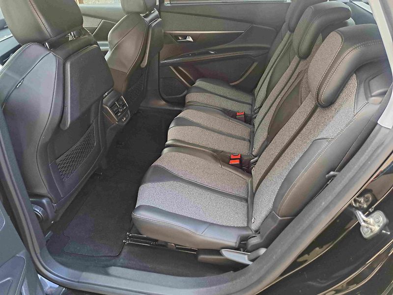 Peugeot 5008 (2019) 1,2 PT EAT8 ALLURE 18ALU NAVI  - fotka 13 z 24