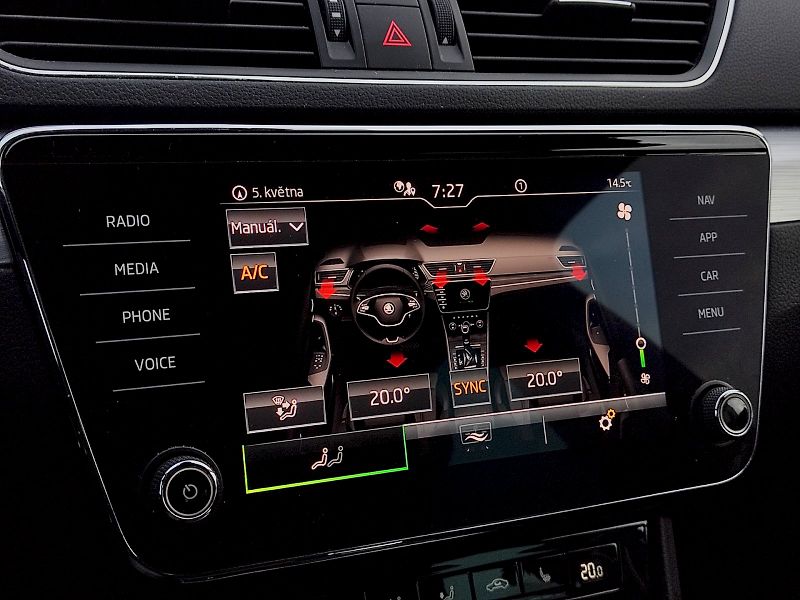 Škoda Superb (2023) Combi 2,0 Tdi 147 Kw DSG - fotka 16 z 38