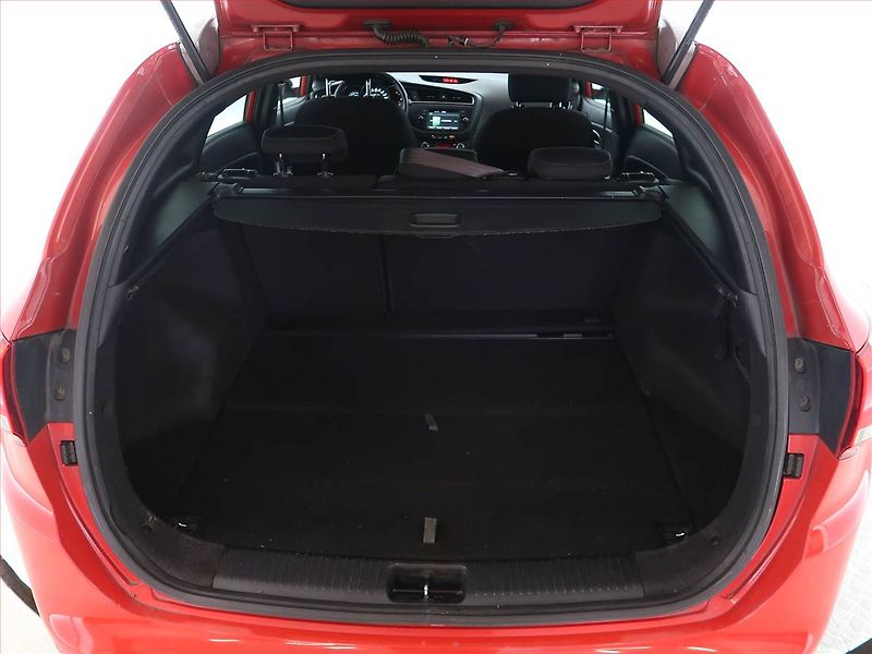 Kia Ceed (2016) GT Line 1.0 T-GDI, ČR,1.maj - fotka 14 z 22