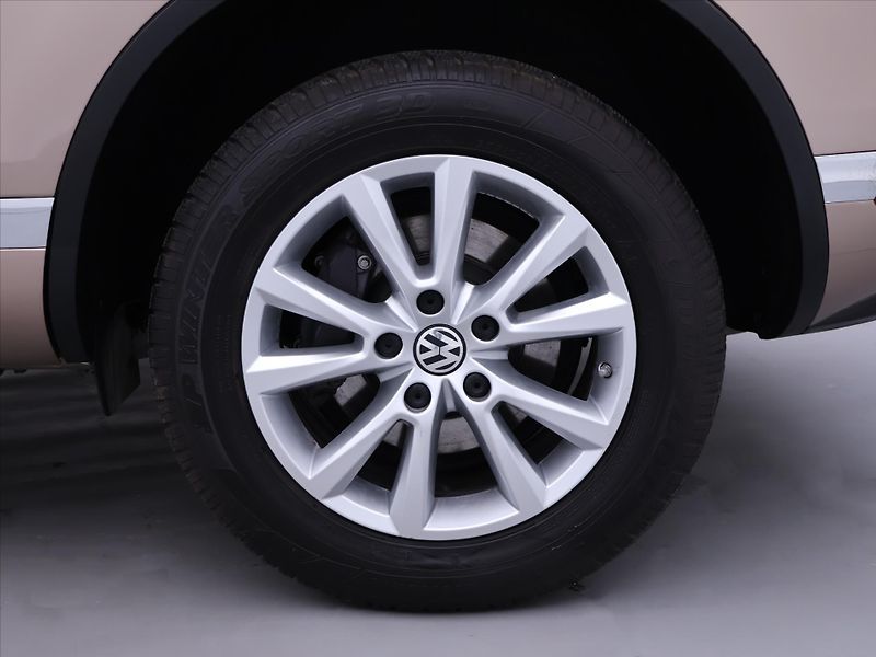 Volkswagen Touareg 3,0 TDI 193kW CZ Masaj DPH - fotka 29 z 36