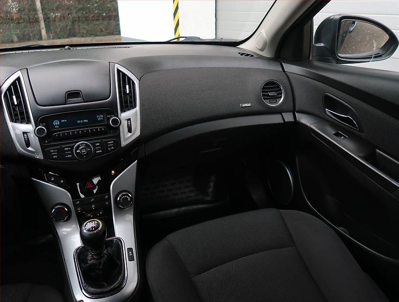 Chevrolet Cruze (2013) 1.6 i 16V, Tempomat - fotka 8 z 16