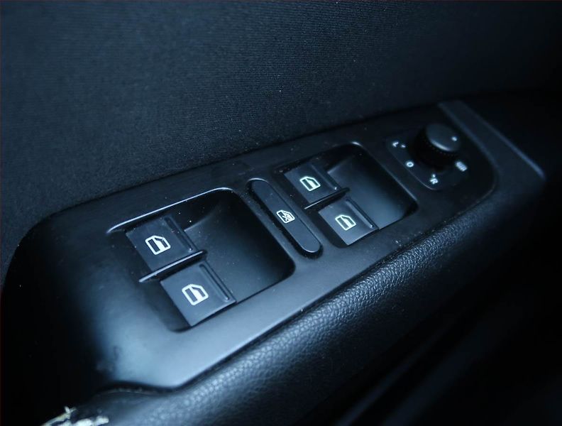 Škoda Superb (2009) Ambition Plus 2.0 TDI, Xenony - fotka 17 z 20